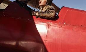 La polémica edición a fotografía de Rihanna sobre una avioneta