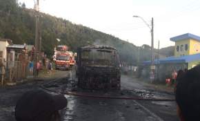 [FOTOS] Bus repleto de pasajeros se incendió en pleno recorrido