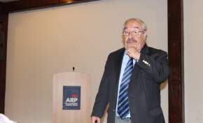 Académico Roberto Careaga dicta charla en Instituto AIEP de Osorno